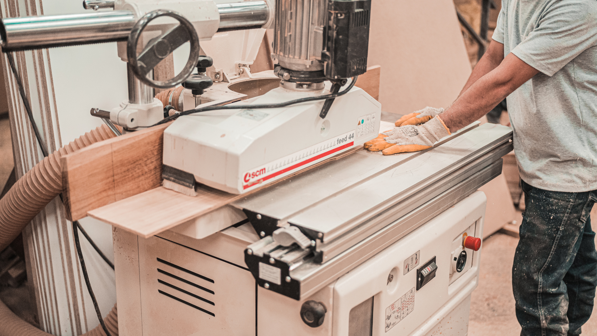 I tappi in plastica si possono applicare alle macchine per la lavorazione del legno
title: macchinario per la lavorazione del legno